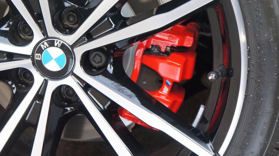 キャリパー塗装施工事例：BMW320i 　キャリパー塗装COLOR:#001 Italian losso solid IMG10_1968_U2QFvD_sub6.jpg