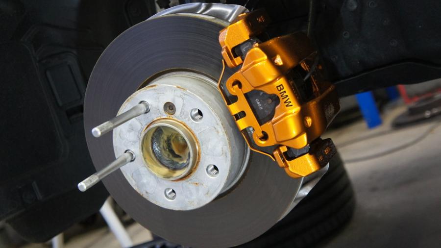 BMW118d　キャリパー塗装COLOR:#030 Royal art pearl orange gold