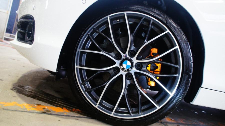 キャリパー塗装施工事例：BMW118d　キャリパー塗装COLOR:#030 Royal art pearl orange gold IMG10_1972_rgWBpG_sub3.jpg