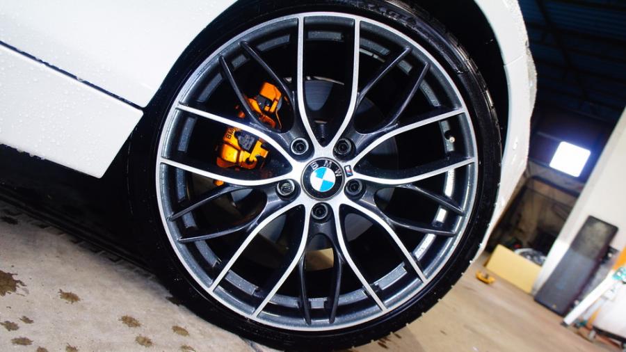 キャリパー塗装施工事例：BMW118d　キャリパー塗装COLOR:#030 Royal art pearl orange gold IMG10_1972_rgWBpG_sub5.jpg