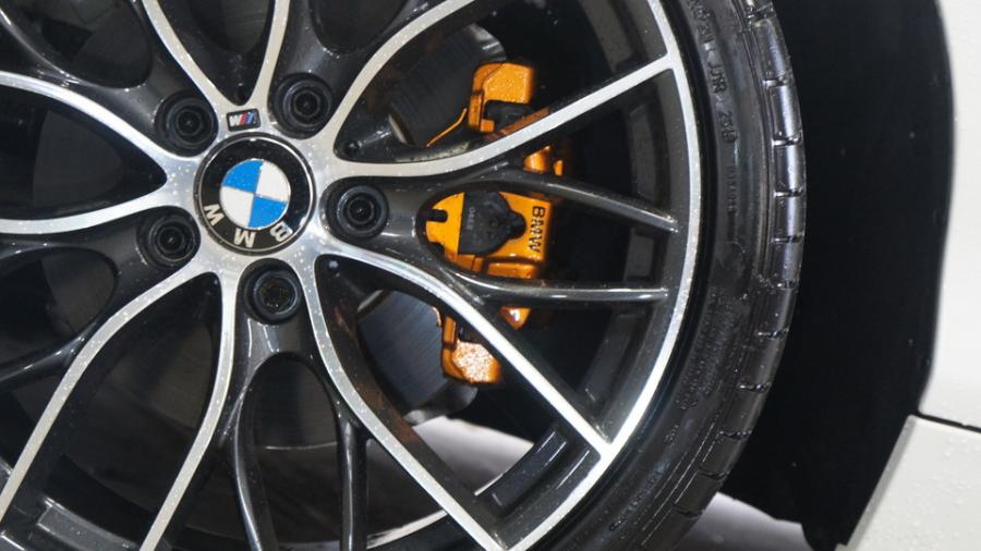 キャリパー塗装施工事例：BMW118d　キャリパー塗装COLOR:#030 Royal art pearl orange gold IMG10_1972_rgWBpG_sub6.jpg