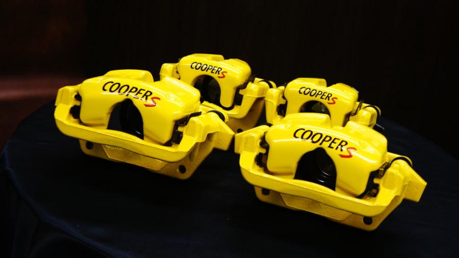 キャリパー塗装施工事例：MINI　キャリパー塗装COLOR:#020 hawaiian passion yellow IMG10_1986_DubaiX_sub1.jpg