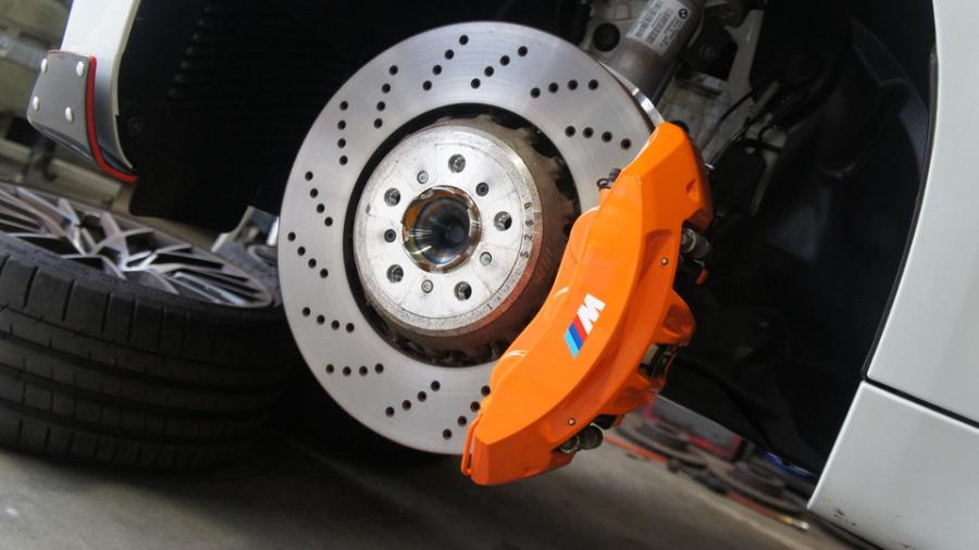 キャリパー塗装施工事例：BMW M2Competition　キャリパー塗装COLOR:#1110 Valencia premium orange IMG10_1995_FwdFey_sub1.jpg