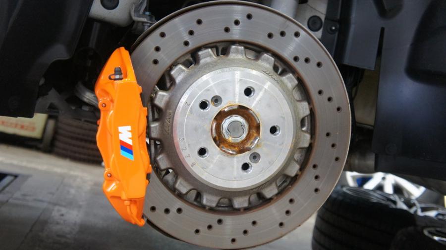 キャリパー塗装施工事例：BMW M2Competition　キャリパー塗装COLOR:#1110 Valencia premium orange IMG10_1995_FwdFey_sub2.jpg