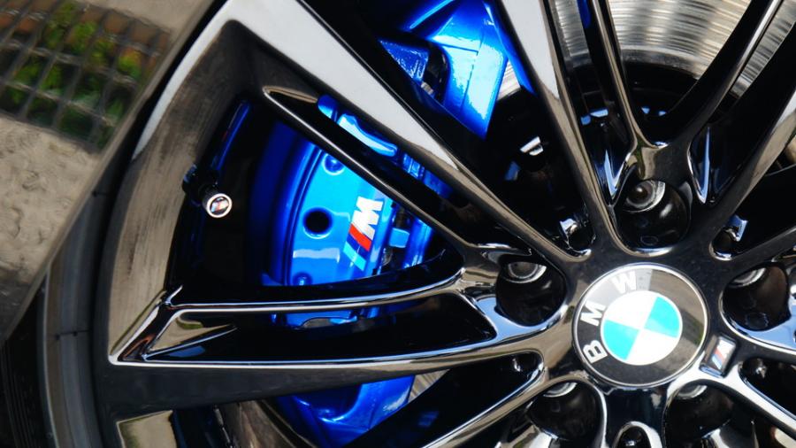 キャリパー塗装施工事例：BMW640i　キャリパー塗装COLOR:#1115 Deep marine blue　ローター塗装COLOR:#005 Deep coal black IMG10_2030_V1teiY_sub11.jpg