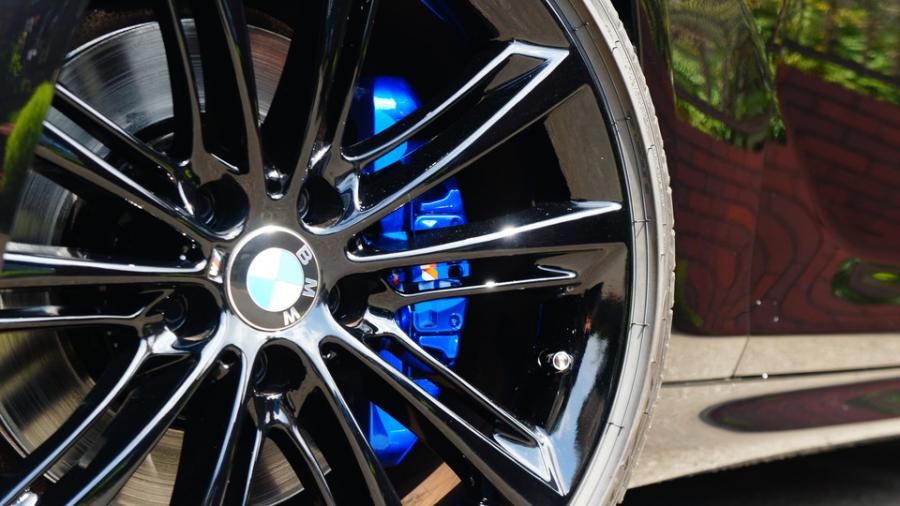 キャリパー塗装施工事例：BMW640i　キャリパー塗装COLOR:#1115 Deep marine blue　ローター塗装COLOR:#005 Deep coal black IMG10_2030_V1teiY_sub5.jpg