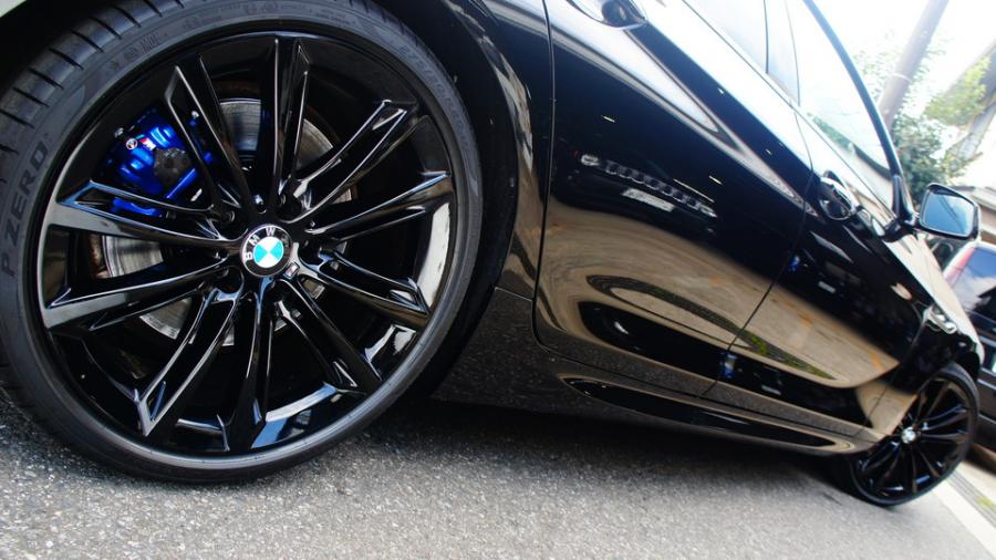 キャリパー塗装施工事例：BMW640i　キャリパー塗装COLOR:#1115 Deep marine blue　ローター塗装COLOR:#005 Deep coal black IMG10_2030_V1teiY_sub8.jpg