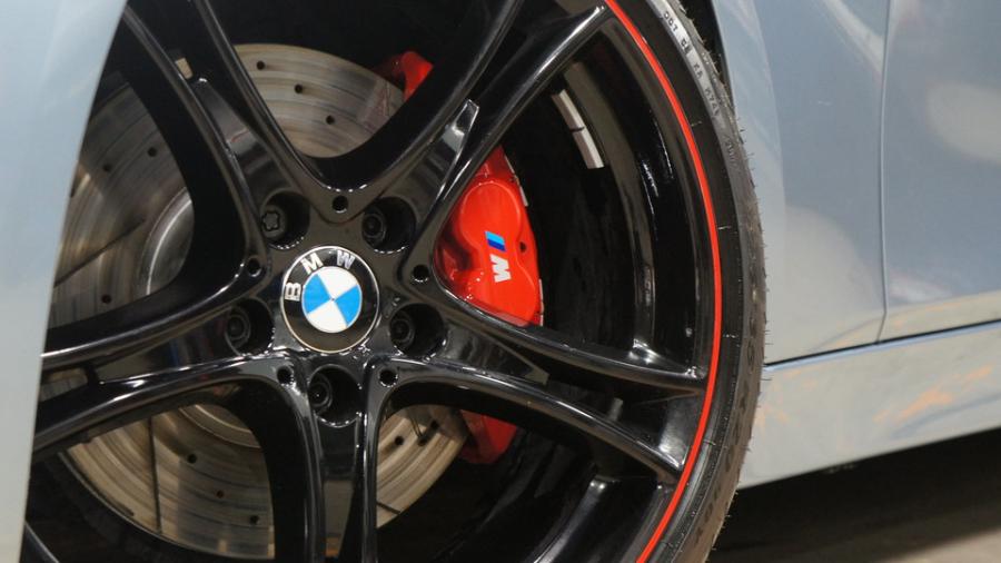 キャリパー塗装施工事例：BMW3シリーズ　キャリパー塗装COLOR:#001 Italian losso solid　ローター加工Type:DD IMG10_2099_QEBvX4_sub3.jpg