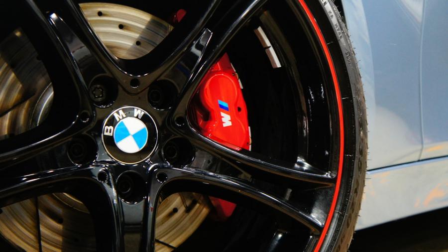 キャリパー塗装施工事例：BMW3シリーズ　キャリパー塗装COLOR:#001 Italian losso solid　ローター加工Type:DD IMG10_2099_QEBvX4_sub5.jpg