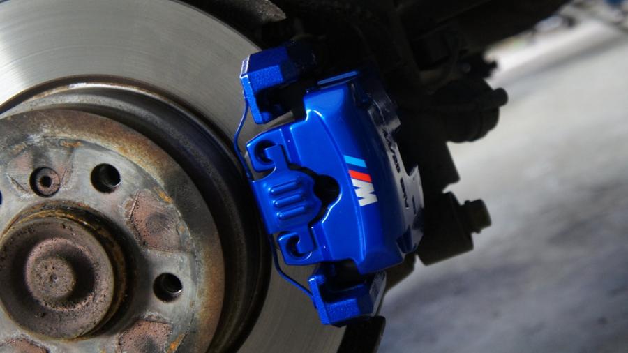 キャリパー塗装施工事例：BMW X6　キャリパー塗装COLOR:#1115 Deep marine blue IMG10_2177_nPMpRs_sub2.jpg