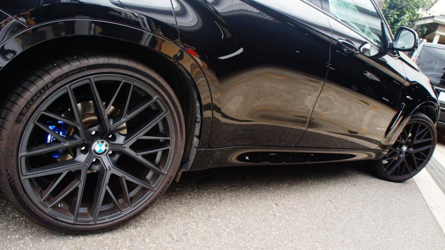 キャリパー塗装施工事例：BMW X6　キャリパー塗装COLOR:#1115 Deep marine blue IMG10_2177_nPMpRs_sub7.jpg