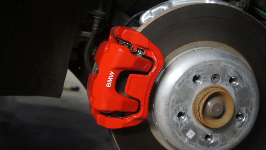 キャリパー塗装施工事例：BMW740i　キャリパー塗装COLOR:#001 Italian losso solid IMG10_2195_kVCZvy_sub1.jpg