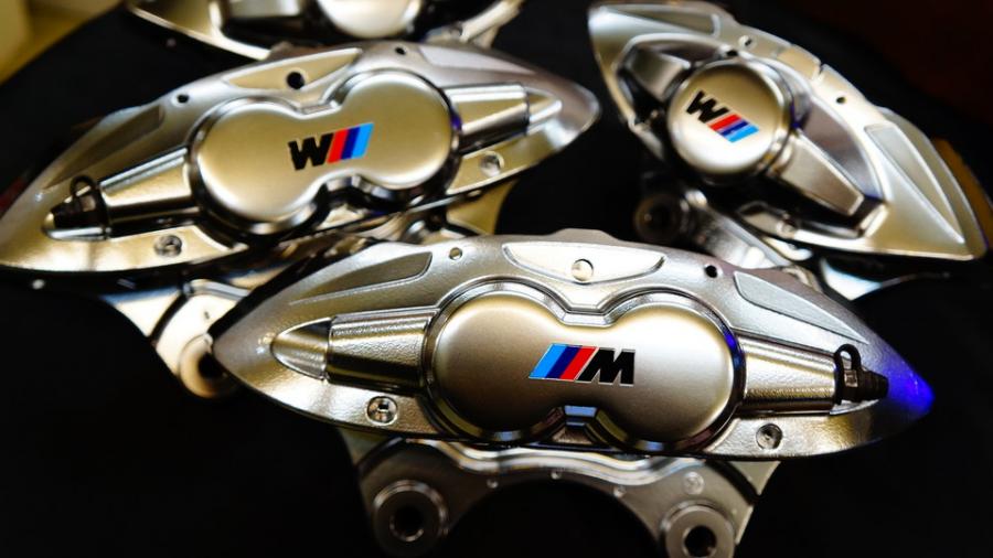 キャリパー塗装施工事例：BMW キャリパー塗装　COLOR:#055 Super shining silver metal finish IMG10_2207_jbjWdP_sub1.jpg