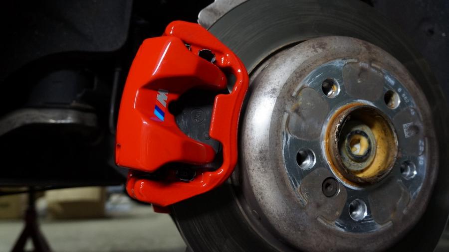 キャリパー塗装施工事例：BMW X3xDrive20d　キャリパー塗装COLOR:#001 Italian losso solid IMG10_2232_Xm789A_sub2.jpg