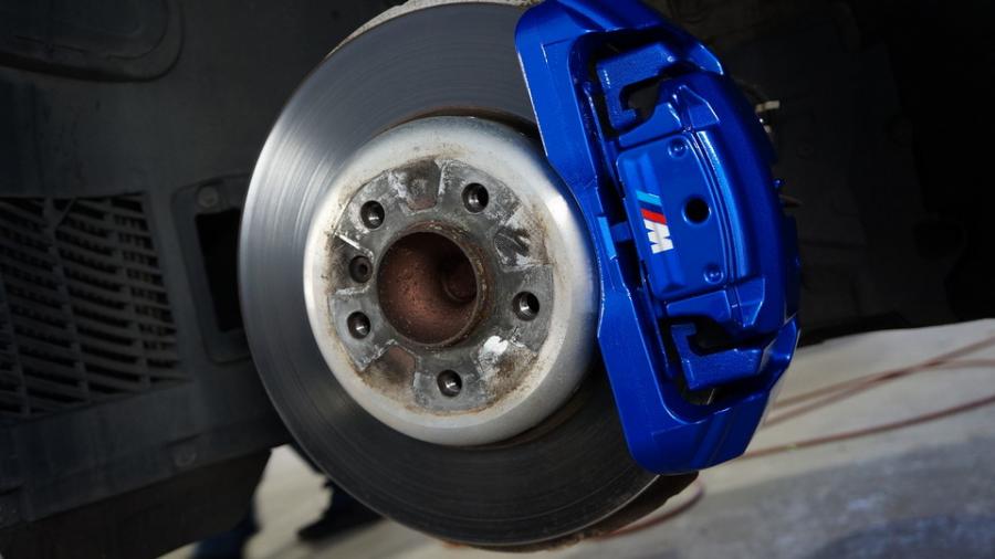 キャリパー塗装施工事例：BMW5シリーズ　キャリパー塗装COLOR:#1115 Deep marine blue IMG10_2357_NtAqgP_sub1.jpg