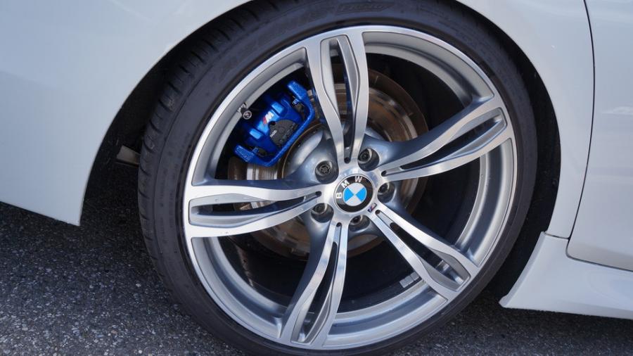 キャリパー塗装施工事例：BMW5シリーズ　キャリパー塗装COLOR:#1115 Deep marine blue IMG10_2357_NtAqgP_sub6.jpg