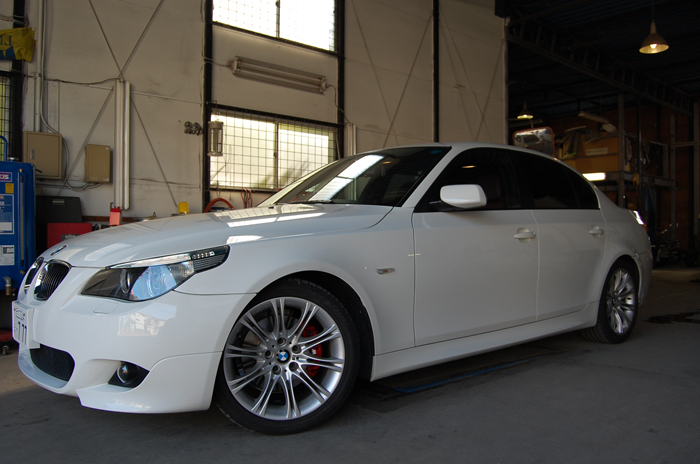 キャリパー塗装施工事例：530i IMG10_243_8D7i4J_sub3.jpg