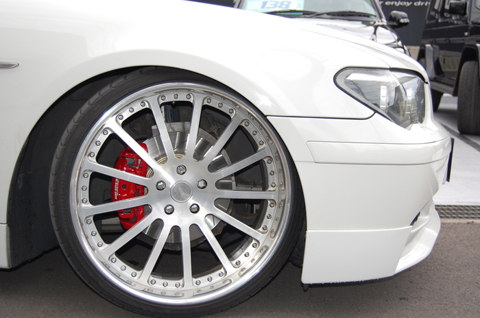 キャリパー塗装施工事例：745i IMG10_244_A8G9OI_sub1.jpg