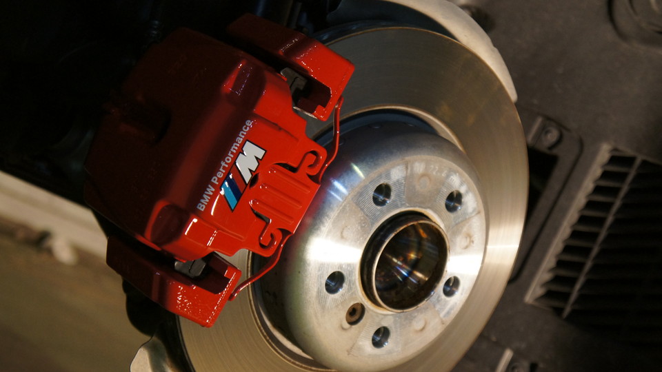 ＢＭＷ F11純正キャリパー塗装　カラー：ブレンボレッ