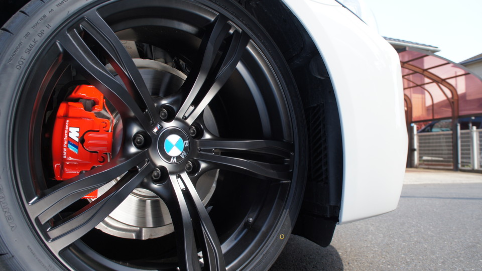 キャリパー塗装施工事例：ＢＭＷ F11純正キャリパー塗装　カラー：ブレンボレッ IMG10_671_qttoLE_sub6.jpg