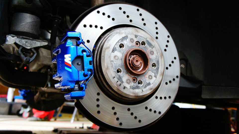 キャリパー塗装施工事例：BMW E61 M5純正キャリパー塗装　カラー：Ｍブルー IMG10_673_T0y2a7_sub1.jpg