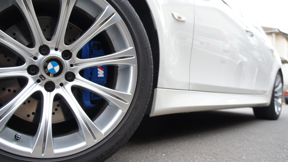 キャリパー塗装施工事例：BMW E61 M5純正キャリパー塗装　カラー：Ｍブルー IMG10_673_T0y2a7_sub2.jpg