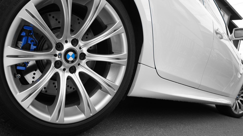 キャリパー塗装施工事例：BMW E61 M5純正キャリパー塗装　カラー：Ｍブルー IMG10_673_T0y2a7_sub4.jpg