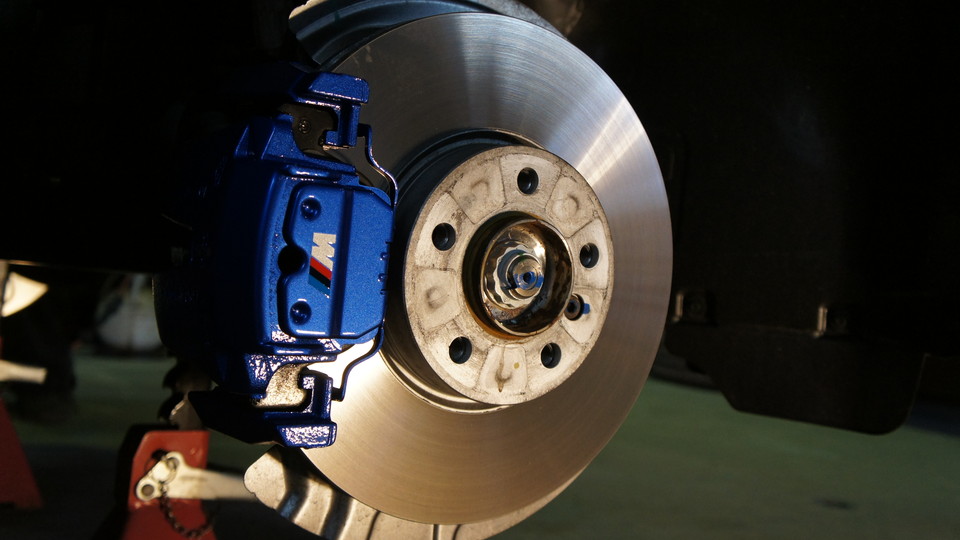 BMW X5純正キャリパー塗装　カラー：#060 royal ocean blue