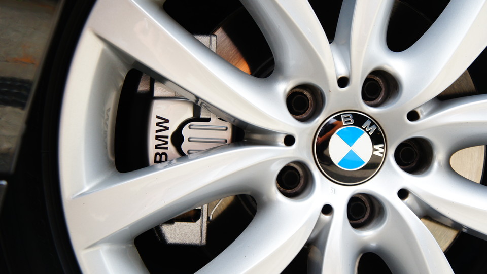 キャリパー塗装施工事例：BMW F10純正キャリパー塗装　カラー：シルバー系 IMG10_689_AmaSRl_sub3.jpg