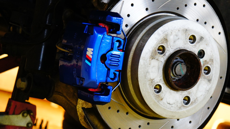 キャリパー塗装施工事例：BMW X5純正キャリパー塗装＆ローター加工Type:C6S8D　カラー：調色にてオリジナルブルー IMG10_712_1f0e5X_sub1.jpg