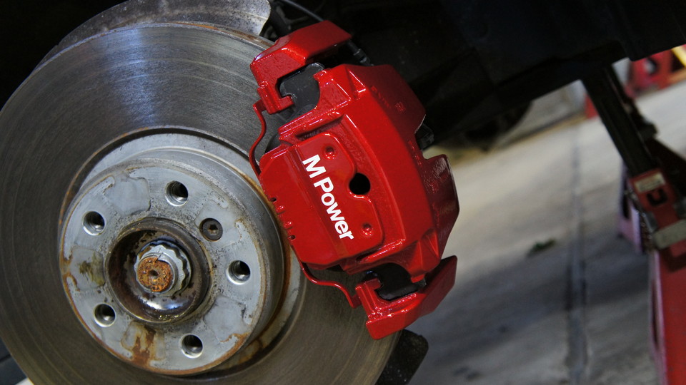 BMW X5純正キャリパー塗装　カラー：#010 premiun rouge candy red