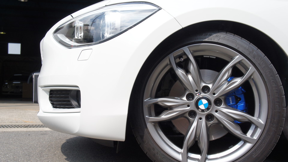キャリパー塗装施工事例：BMW1シリーズ純正キャリパー塗装　カラー：#060 royal ocean blue IMG10_749_tE13sT_sub3.jpg