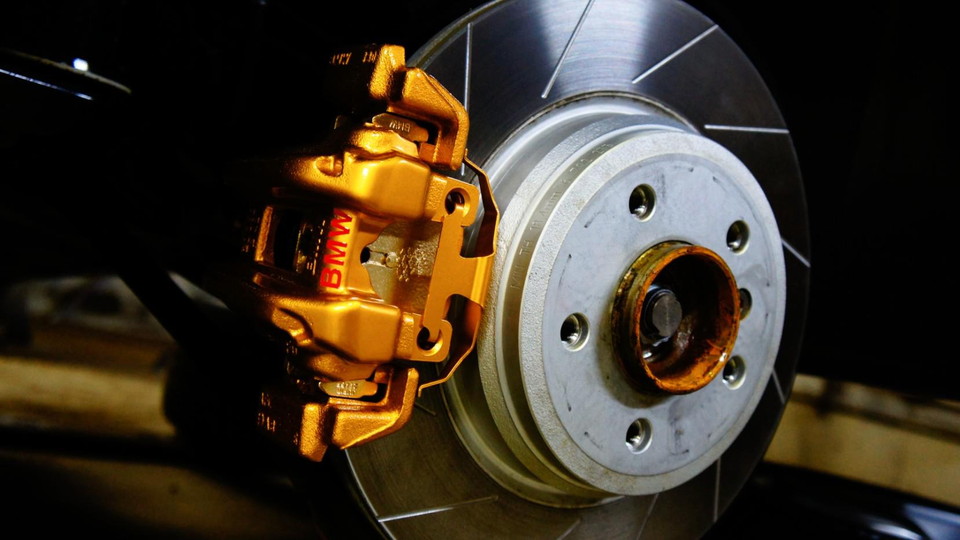 キャリパー塗装施工事例：BMW Active Hybrid3 キャリパー塗装　カラー：	#003 tokyo midnight gold　ローター加工Type：SS IMG10_766_YWToC7_sub1.jpg
