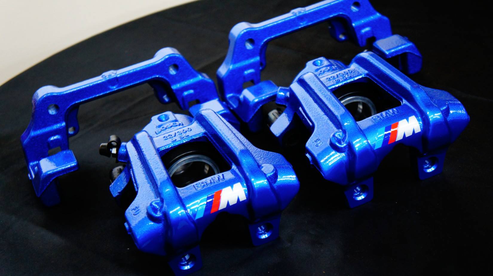 BMW3シリーズ純正リアキャリパー★ COLOR：royal sky blue #061