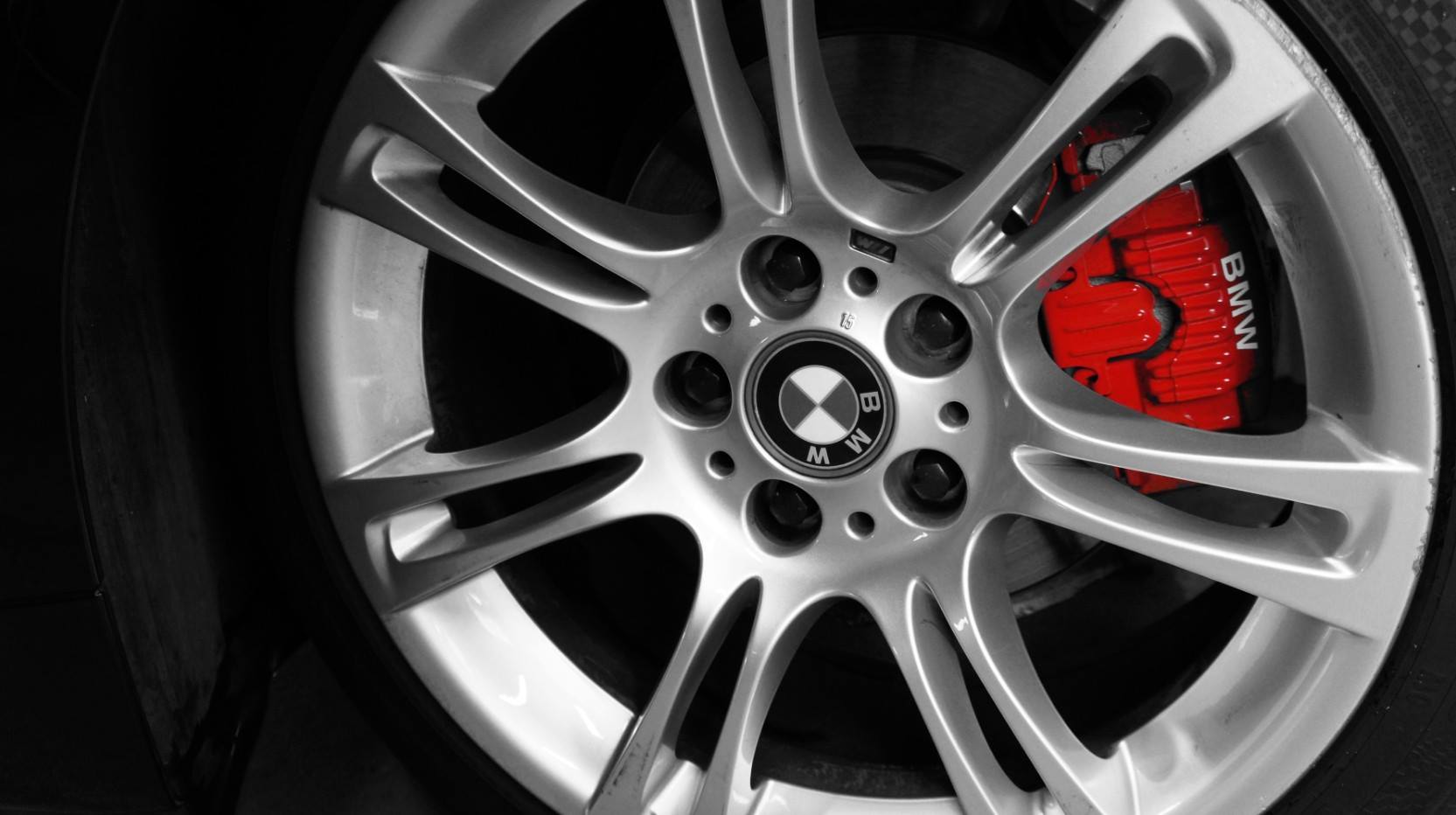 キャリパー塗装施工事例：BMW 525i E61キャリパー塗装COLOR：#001 Italian losso solid IMG10_868_bX1rYx_sub3.jpg