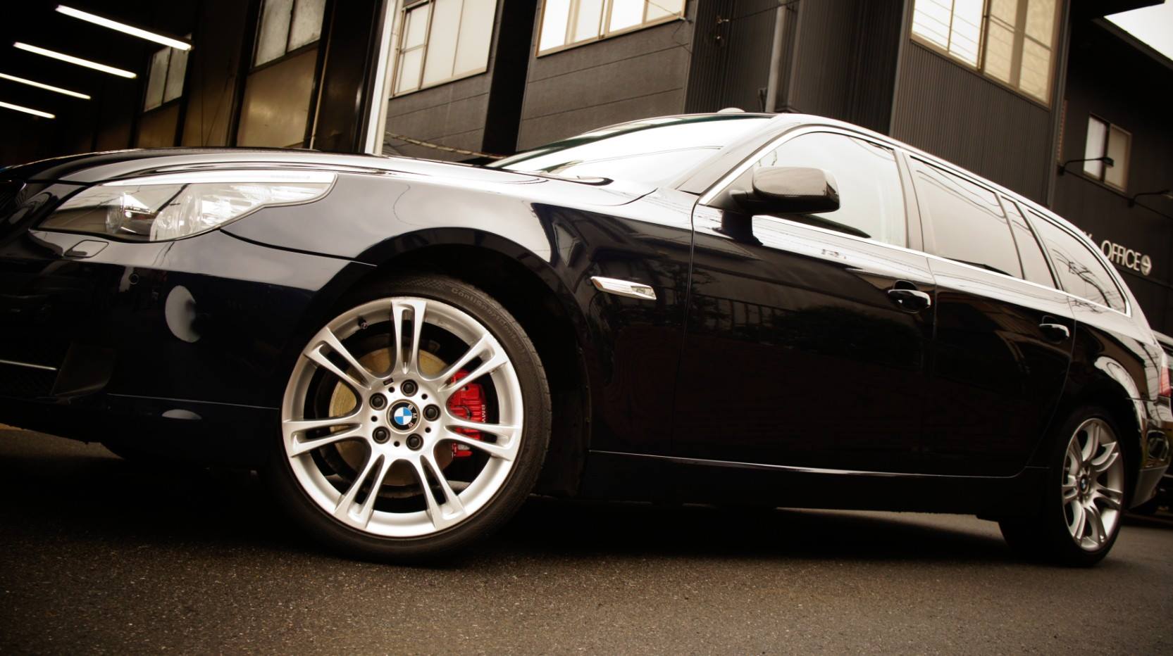 キャリパー塗装施工事例：BMW 525i E61キャリパー塗装COLOR：#001 Italian losso solid IMG10_868_bX1rYx_sub4.jpg