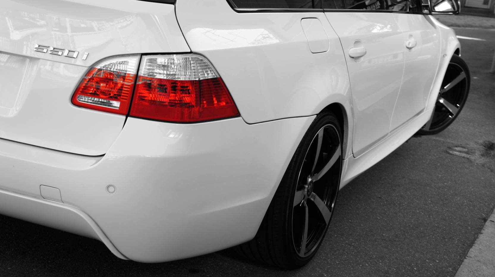 キャリパー塗装施工事例：BMW 550i E61キャリパー塗装COLOR：#003 tokyo midnight gold ローター塗装COLOR： #052 premium platinum silver  D-DASHダストダウンブレーキパット一台分前後装着 IMG10_869_M0CEpP_sub5.jpg