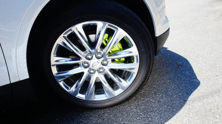 キャリパー塗装施工事例：キャデラックXT5　キャリパー塗装　COLOR:#1116 Acid green IMG11_1837_FkpCbq_sub3.jpg