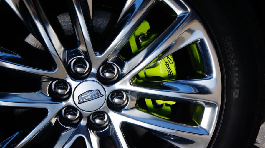 キャリパー塗装施工事例：キャデラックXT5　キャリパー塗装　COLOR:#1116 Acid green IMG11_1837_FkpCbq_sub5.jpg