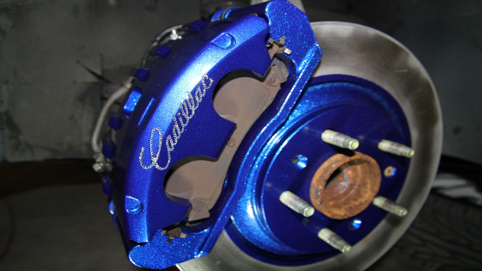 キャリパー塗装施工事例：キャデラックSTS純正キャリパー塗装　カラー：アシンメトリー、#066 artistic heart purple＆	#069 mystic arc violet　ロゴ：スワロフスキー仕上げ IMG11_695_srYJ4j_sub2.jpg