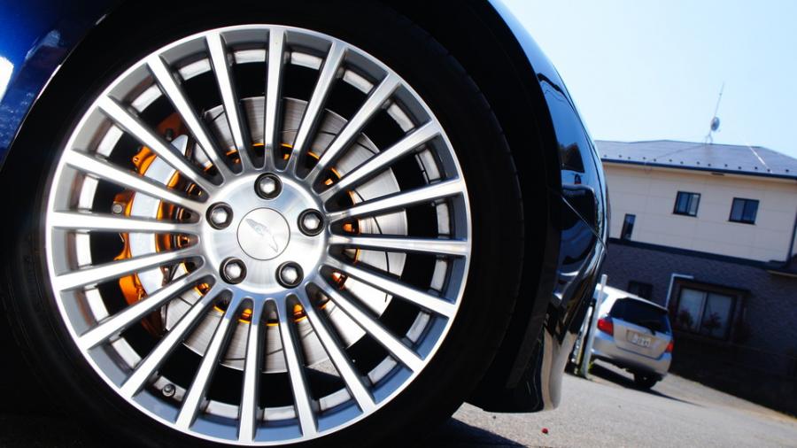 キャリパー塗装施工事例：アストンマーティン・ラピードS　キャリパー塗装＆ローター塗装　COLOR:#030 Royal art pearl orange gold　表面ハイポリッシュ加工 IMG121_1562_snX3Vy_sub3.jpg