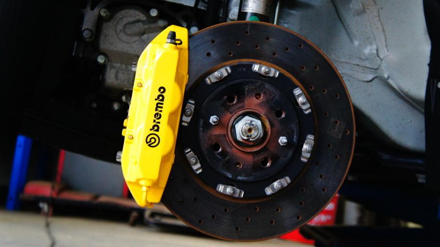 キャリパー塗装施工事例：アバルト595　キャリパー塗装＆ホイールライン塗装　COLOR:#002 giallo modena IMG122_1572_VLpsQY_sub1.jpg