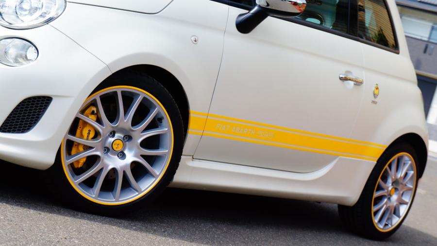 キャリパー塗装施工事例：アバルト595　キャリパー塗装＆ホイールライン塗装　COLOR:#002 giallo modena IMG122_1572_VLpsQY_sub3.jpg