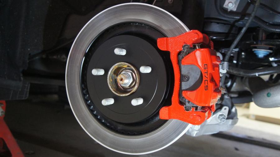 キャリパー塗装施工事例：マスタング　キャリパー塗装ローター塗装　COLOR:#001 Italian losso solid　COLOR:#1114 Deep coal black matte IMG126_1891_DIW5ZD_sub2.jpg