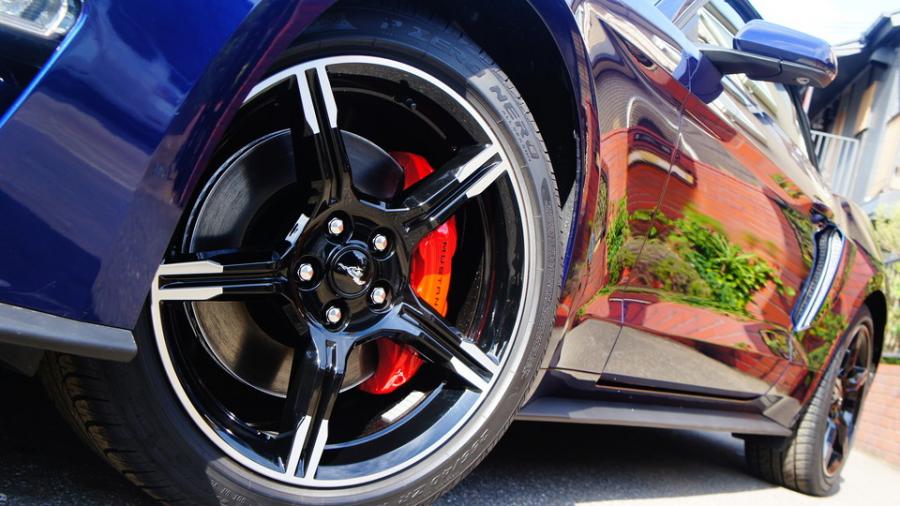 キャリパー塗装施工事例：マスタング　キャリパー塗装ローター塗装　COLOR:#001 Italian losso solid　COLOR:#1114 Deep coal black matte IMG126_1891_DIW5ZD_sub3.jpg