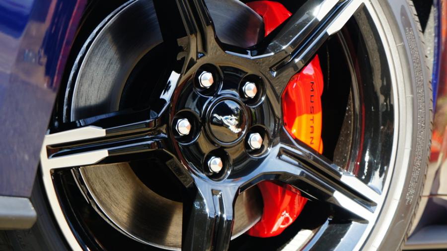 キャリパー塗装施工事例：マスタング　キャリパー塗装ローター塗装　COLOR:#001 Italian losso solid　COLOR:#1114 Deep coal black matte IMG126_1891_DIW5ZD_sub4.jpg