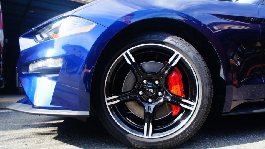 キャリパー塗装施工事例：マスタング　キャリパー塗装ローター塗装　COLOR:#001 Italian losso solid　COLOR:#1114 Deep coal black matte IMG126_1891_DIW5ZD_sub5.jpg