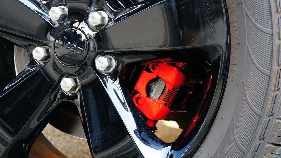 キャリパー塗装施工事例：グランドチェロキー純正キャリパー塗装　ＣＯＬＯＲ：#001 Italian losso solid＆ローター塗装　ＣＯＬＯＲ：#009 hyper metallic black IMG12_1157_RaXYTh_sub6.jpg