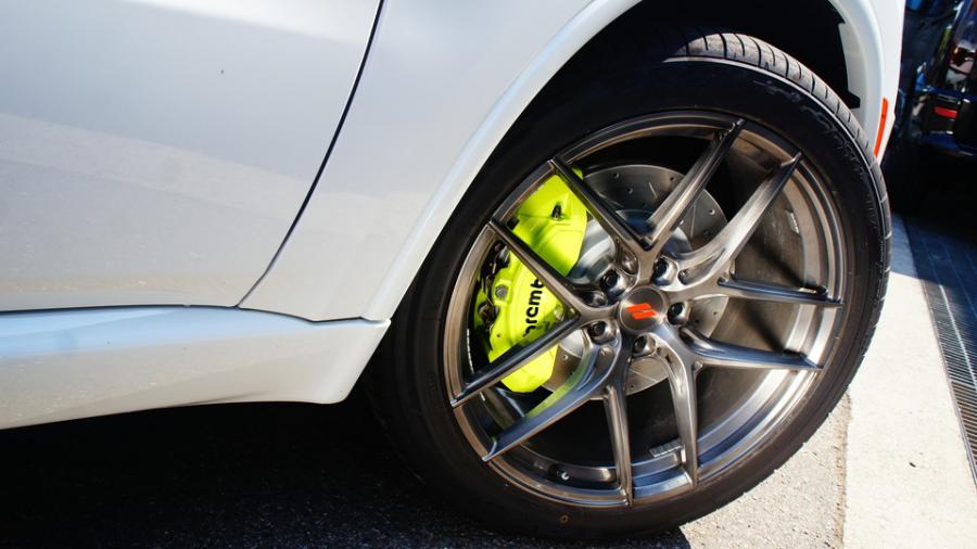 キャリパー塗装施工事例：ダッジデュランゴ　キャリパー塗装COLOR:#1116 Acid green　ブレンボブレーキ移植前後 IMG14_2187_xXDzgC_sub6.jpg