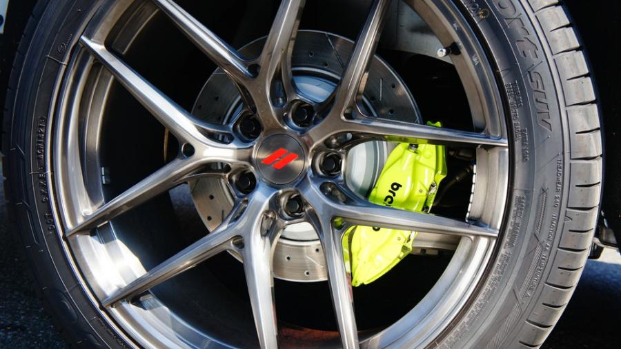 キャリパー塗装施工事例：ダッジデュランゴ　キャリパー塗装COLOR:#1116 Acid green　ブレンボブレーキ移植前後 IMG14_2187_xXDzgC_sub8.jpg